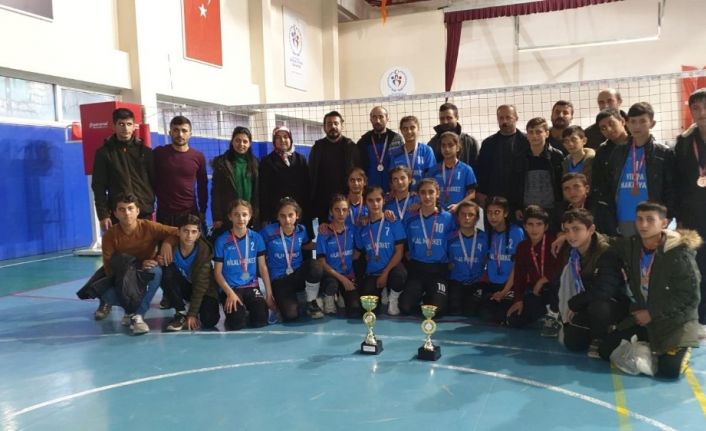 Şırnak’taki okullar arası müsabakalara Hilal Şeyhan Ortaokulu damga vurdu