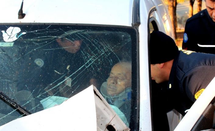 Ters yönden gelen araç kazaya neden oldu: 1 ölü, 1 yaralı