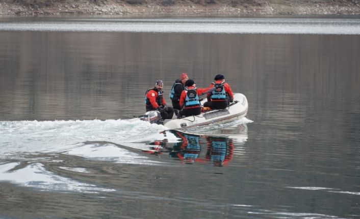 Türkuaz arama kurtarma ekipleri üniversiteli Gülistan’ı aramaya başladı