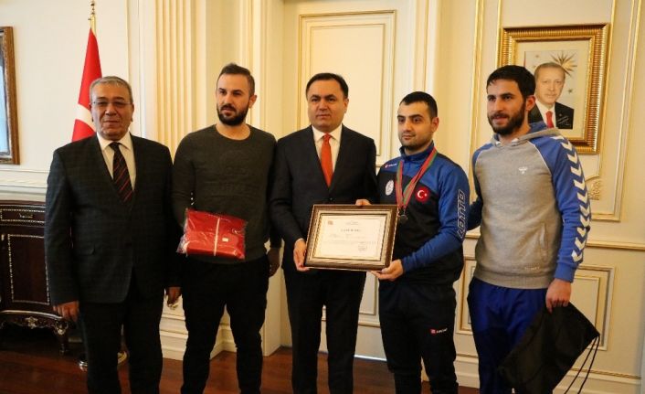 Vali Çakır, Avrupa şampiyonunu tebrik etti