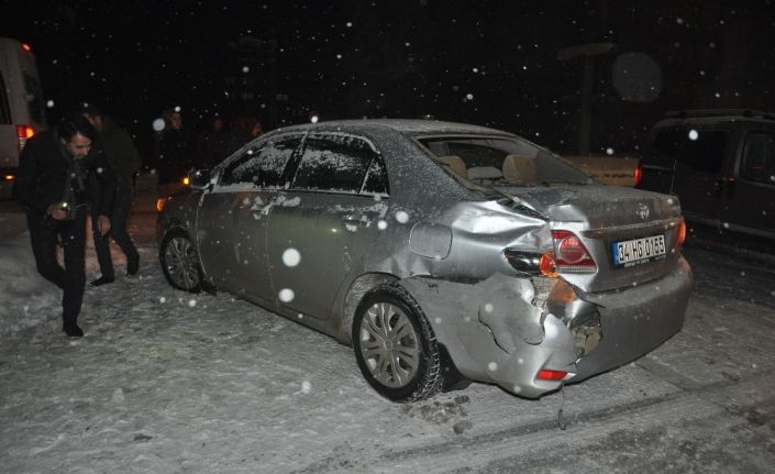 Yüksekova’da maddi hasarlı trafik kazası