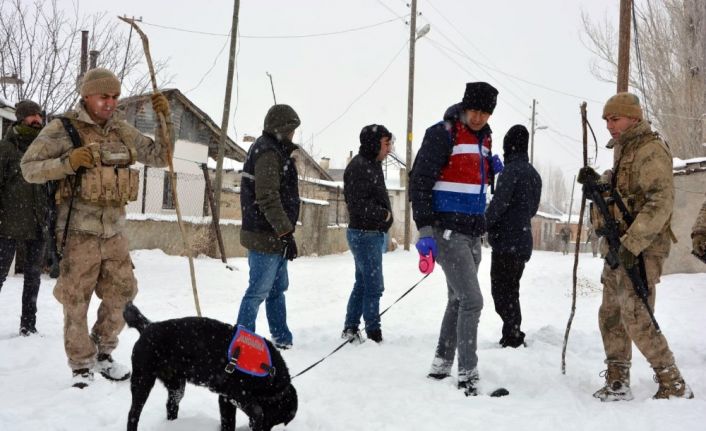 Ailesine kızıp evi terk eden genç kızdan 4 gündür haber alınamıyor