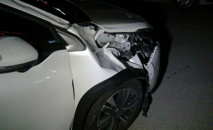 Bursa’da karşıdan karşıya geçen bir kadına otomobilin çarptığı feci kazanın kamera görüntüleri ortaya çıktı