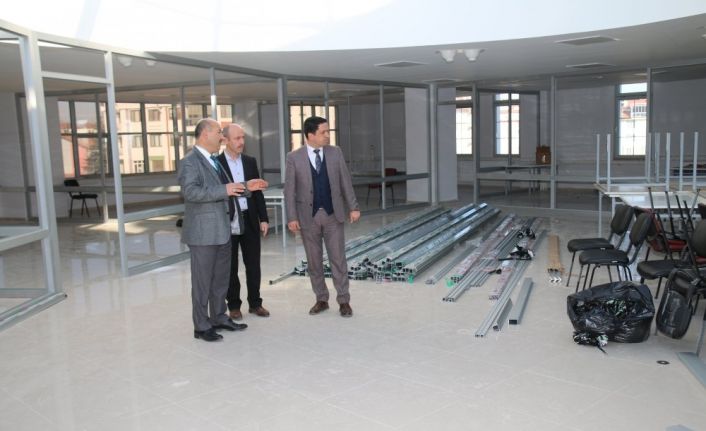 Müdür Başyiğit, "Kütahya Kendin Yap Merkez Atölyesi" inşaat alanında incelemelerde bulundu