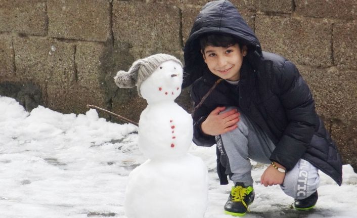 Silvan’da 25 köy yolu kardan ulaşıma kapandı