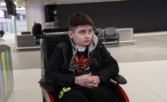 300’ün üzerinde ameliyat geçiren Kayra, korona virüs nedeniyle ABD’den döndü