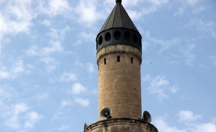 65 yaş üzerindekilere Türkçe ve Arapça anonslar ile dışarı çıkmayın uyarısı