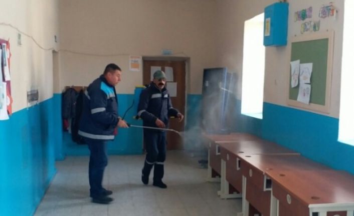 Adana’da okullar dezenfekte edildi