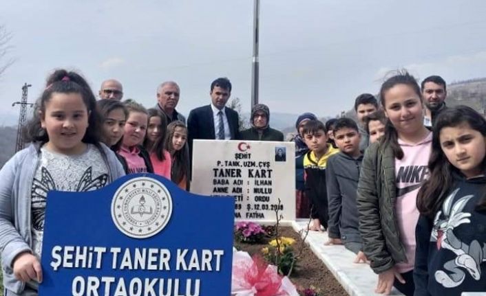 Adını taşıdığı okul, kabrini ziyaret etti