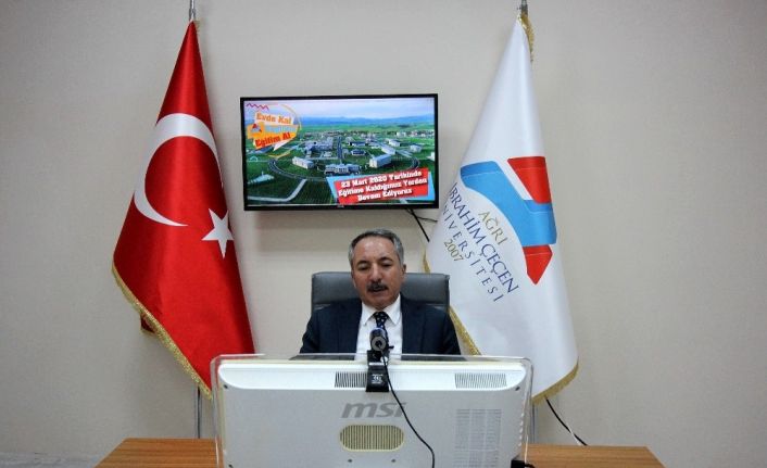 AİÇÜ’de uzaktan eğitimin ilk dersini Rektör Prof. Dr. Karabulut yaptı