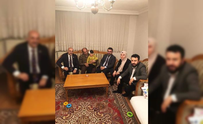 AK Parti İl Başkanı Gür Ankara’da tedavi gören Ahmet’i ziyaret etti