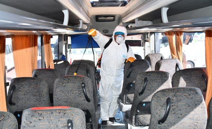 Aksaray’da öğrenci ve işçi servisleri dezenfekte edildi