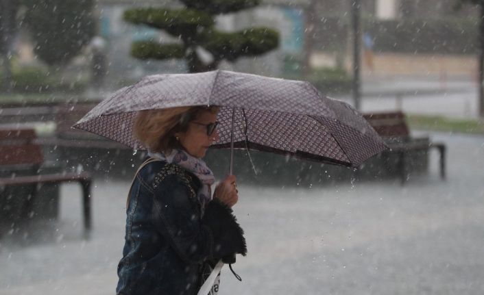 Antalya’da sağanak yağış
