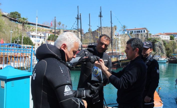 Apartman girişinde eşini vurup kaçan eski koca yakalandı, silah denizden çıktı