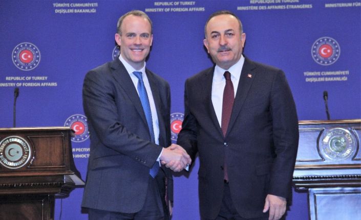 Bakan Çavuşoğu, İngiliz mevkiidaşı Raab ile ortak basın toplantısı düzenledi
