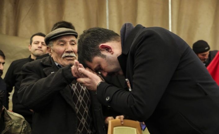 Bakan Kurum’u duygulandıran şehit babası