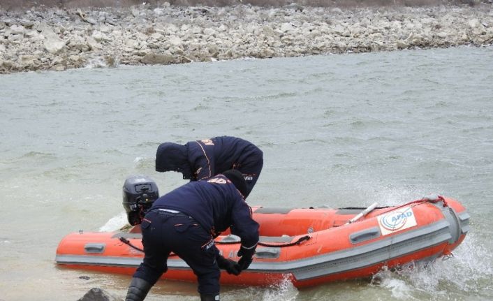 Baraj gölünde çıkan kesik kola ait vücuda ulaşılamadı