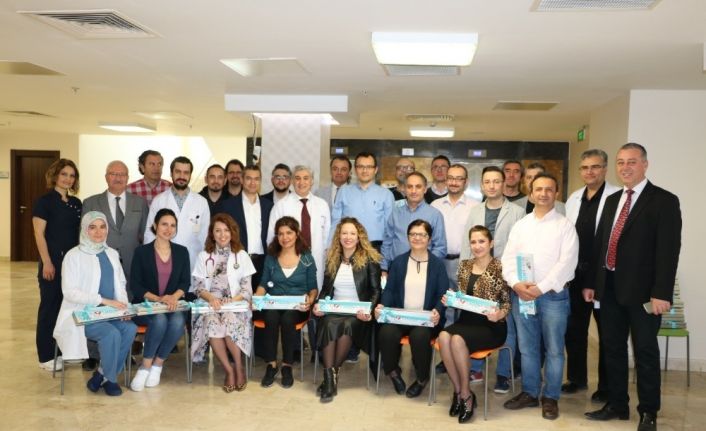Başhekim Tekin: "Herkes bir geriye çekilmişken doktorlar ve sağlık çalışanları cephenin en önünde"