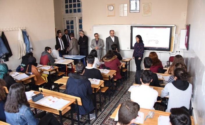 Başkan Altay mezun olduğu lisede anılarını tazeledi