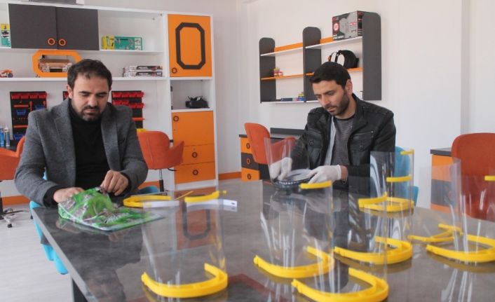 Bayburt Bilim Sanat Merkezi yüz koruyucu siper üretimine başladı