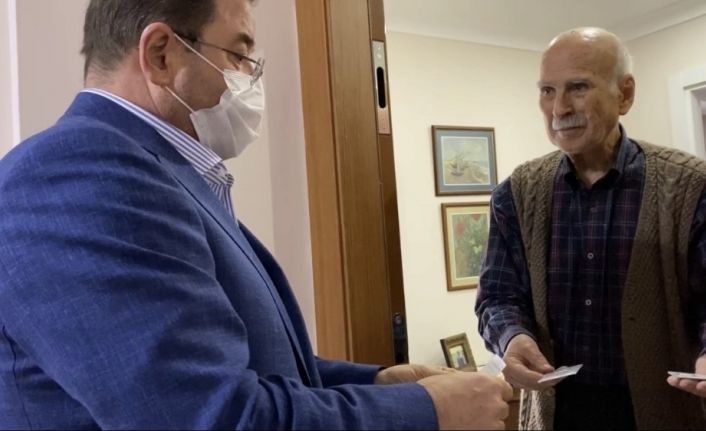 Belediye Başkanı Ali Kılıç kapı kapı dolaşıp yaşlıların ihtiyaçlarını sordu