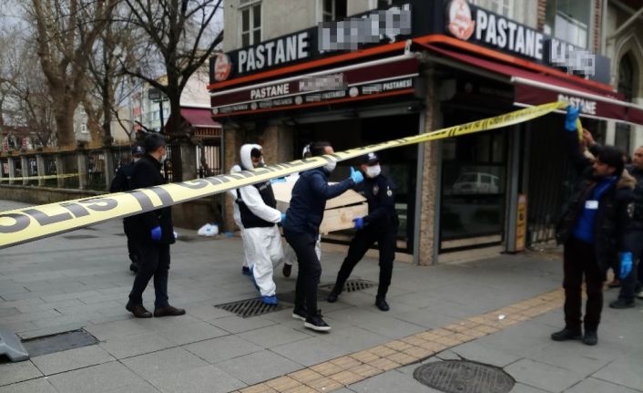 Beyoğlu’nda bulunan yaşlı adamın cesedi Adli Tıp Kurumuna götürüldü