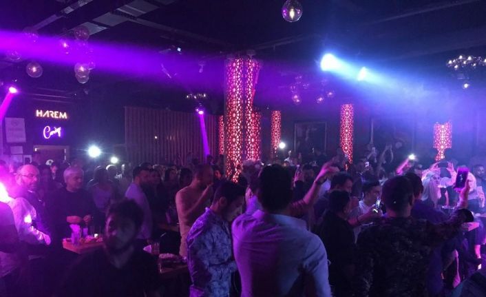 Bilal Sonses sevenleriyle Kuşadası’nda buluştu