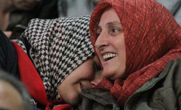 Bin 250 konutluk kur’a çekiminde TOKİ şanslıları gözyaşlarına boğuldu