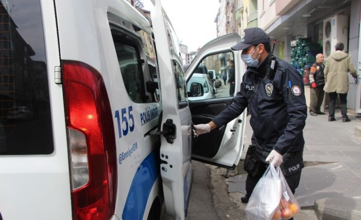 Bingöl’de yaşlıların alışverişi polisten