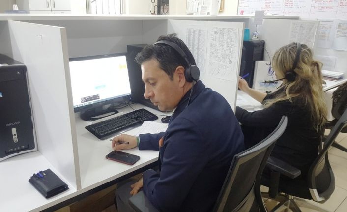 Bodrum Belediye Başkanı Aras çağrı merkezine gelen telefonları yanıtladı