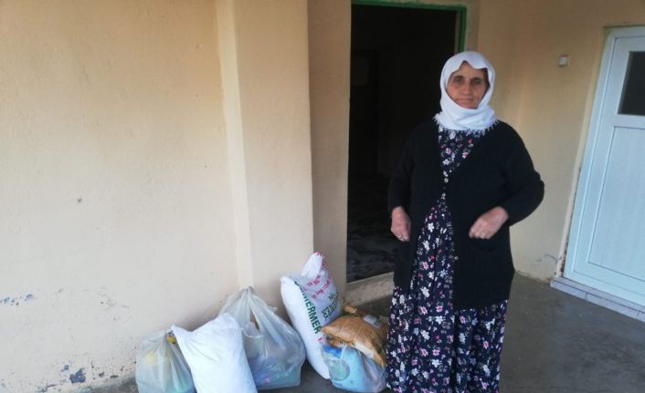 Bu beldede yaşlı ve hasta yakınlarının bakımını üstlenenlerin de ihtiyaçları karşılanıyor