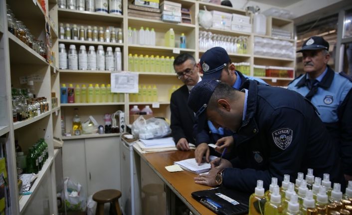 Büyükşehir zabıtası etiketle kasa fiyatı farklı olan 10 firmaya işlem yaptı