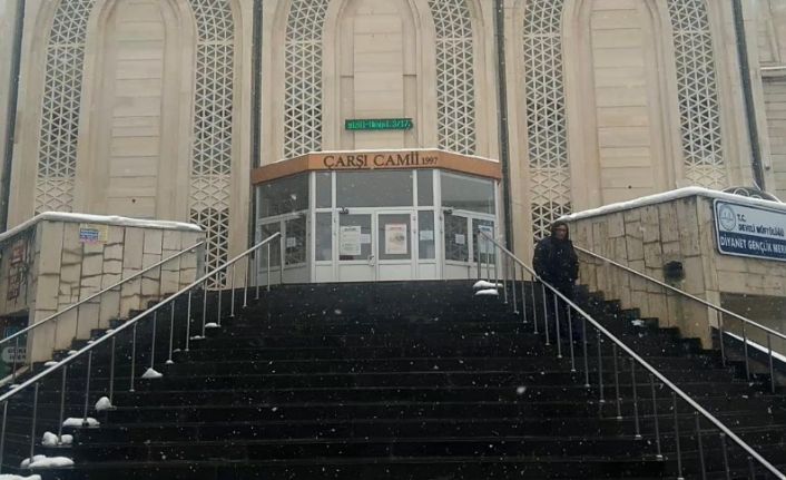Cemaat ile namaz kılmaya ara verilince Develi camileri boş kaldı