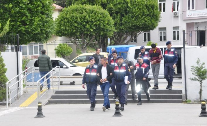 Cinayet zanlısı suç makinesi 2 tabanca, bir tüfek, uyuşturucu ve 4 sahte plaka ile yakalandı