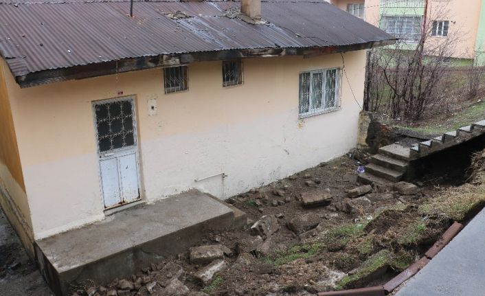 Çocukların saklambaç oynarken kullandıkları istinat duvarı aşırı yağış sonrası çöktü