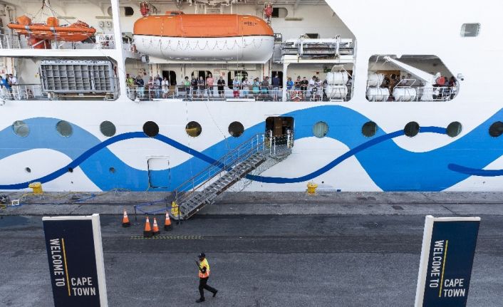 Corona ve AidAmira adlı gemilerde Korona virüs şüphesi