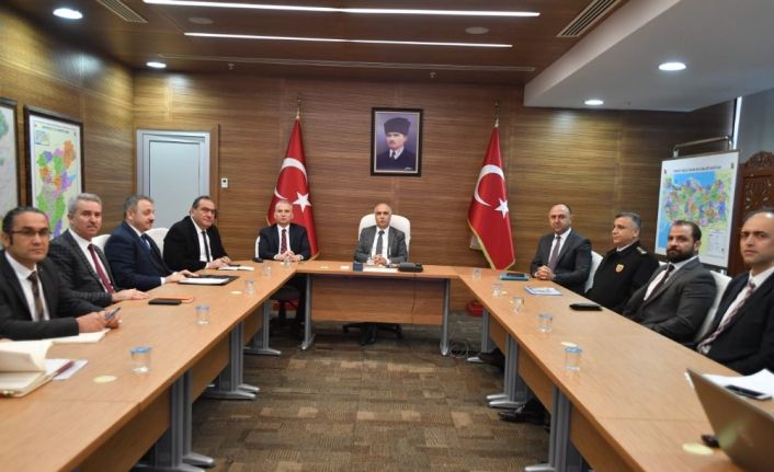 Denizli Valisi Karahan: “Kentte korona virüs şüphelisi 2 hasta var, tedavileri sürüyor”