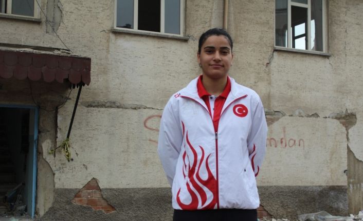 Depremin evsiz bıraktığı Milli Sporcu Aliye, Olimpiyatlara katılmak için mücadele veriyor