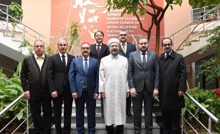 Diyanet İşleri Başkanı Erbaş: “Çağının farkında olmayanlar, küresel müdahalelere ve algı operasyonlarına açık hale gelirler”