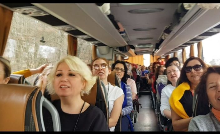 Dünyayı fetheden Nilüfer Kadın Korosu Avrupa turnesinde Koronavirüs için şarkı yazdı