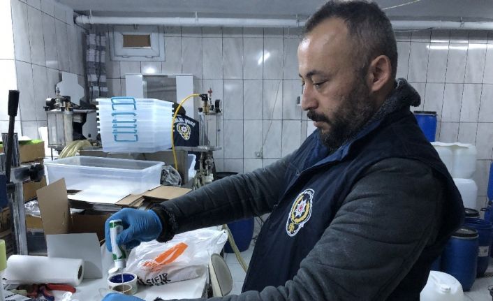 Esenyurt zabıtası ve polisten kahvehane denetimleri