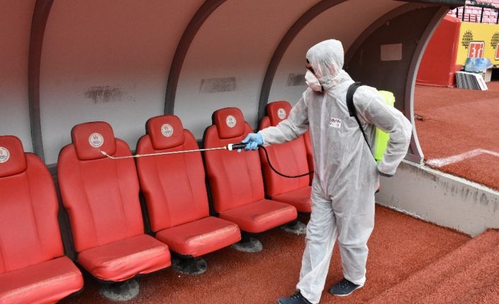 Eskişehirspor Adana Demirspor maçı öncesinde stadyum ilaçlandı