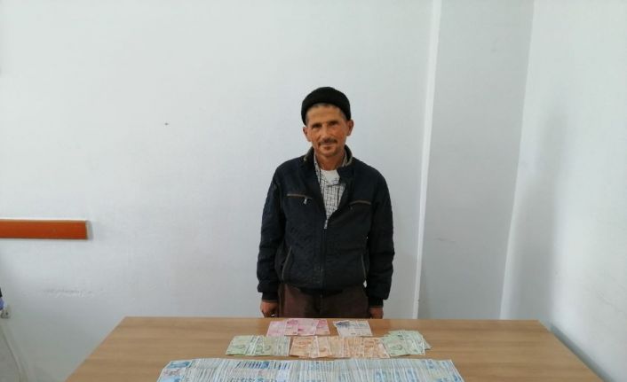 Evde bulunan kasadan altın çalarak kayıplara karışan hırsızları ayak izleri ele verdi