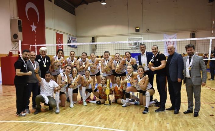 Filede Sakarya Voleybol ile Numune Gençlik 1. Lige yükseldi