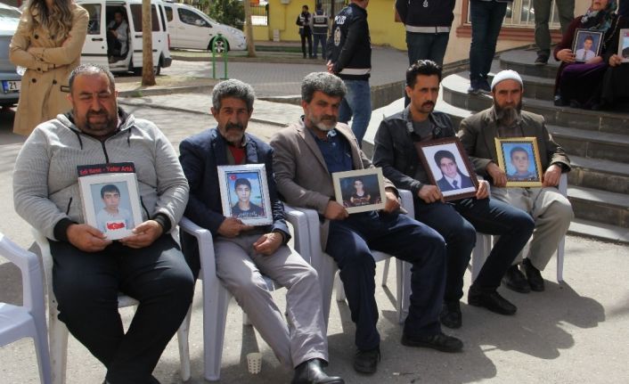 HDP önündeki ailelerin evlat nöbeti 192’nci gününde