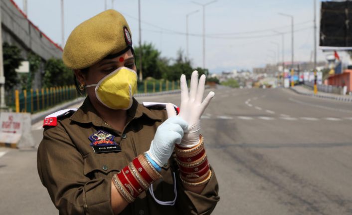 Hindistan’da korona virüse karşı 22 milyar dolarlık yardım paketi