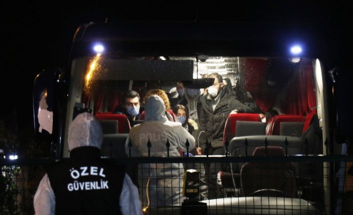 İngiltere’den yurda döndürülen 100 kaymakam adayı ve aileleri Sakarya’da karantina altına alındı