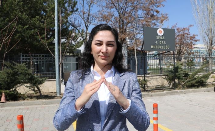 İşaret diliyle evde kal çağrısı yaptı, Bakan Gül’den ona destek geldi