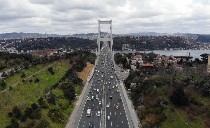 İstanbul’un boş meydanları ve trafiği havadan böyle görüntülendi
