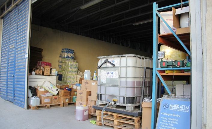 İzmir’de korona fırsatçılarına darbe: 1 ton sahte dezenfektan ele geçirildi